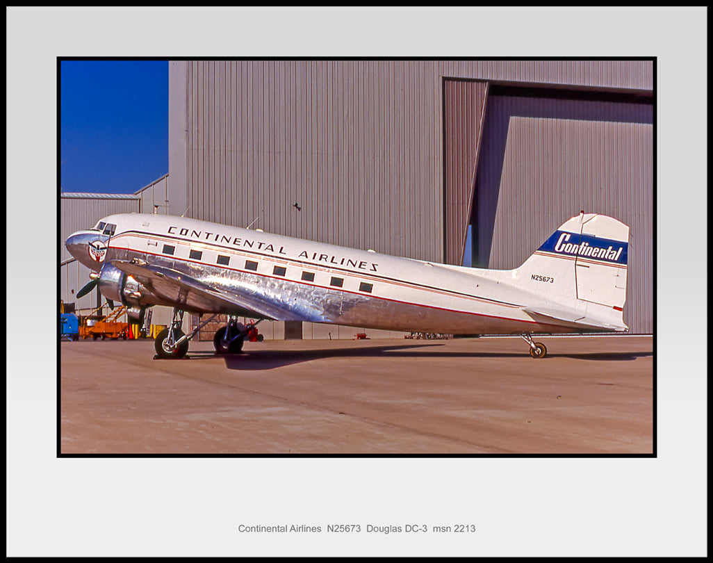 Continental Airlines Douglas DC-3 11" x 14" Color Photograph (A009LGJM11X14)