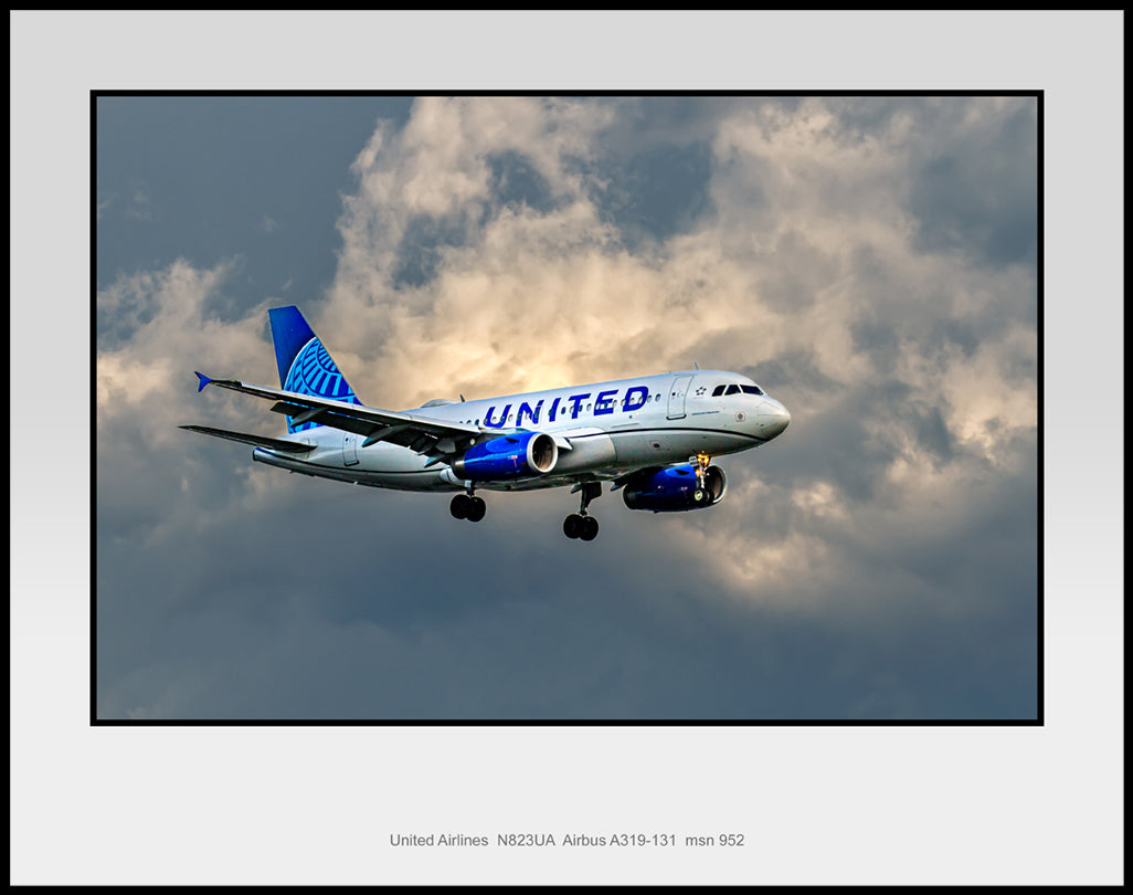 United Airlines Airbus A319-131 11" x 14" Color Photograph (AB108RAJM11X14)