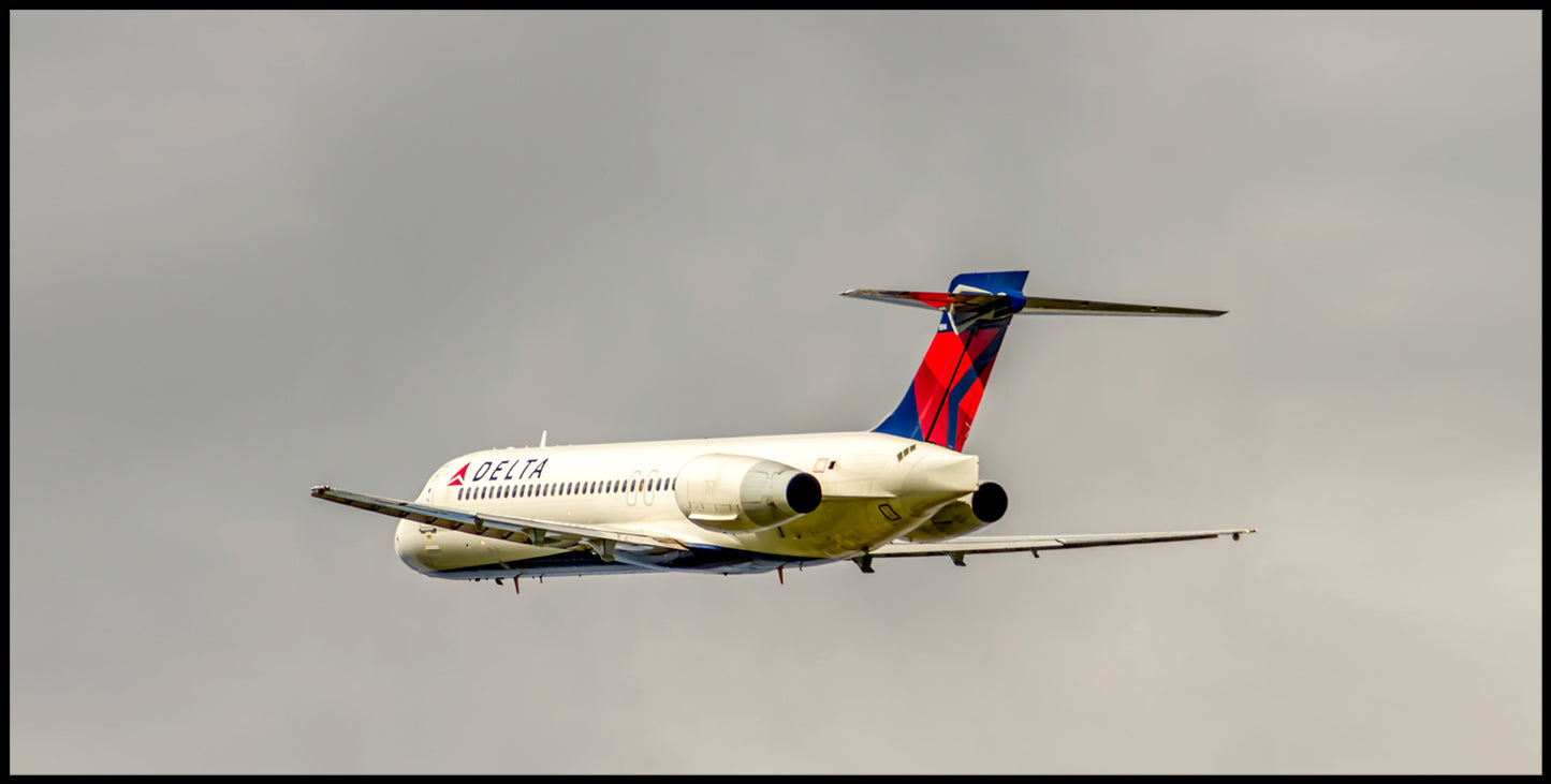 Delta Air Lines Boeing 717-22A Color Photograph (APPM10076)