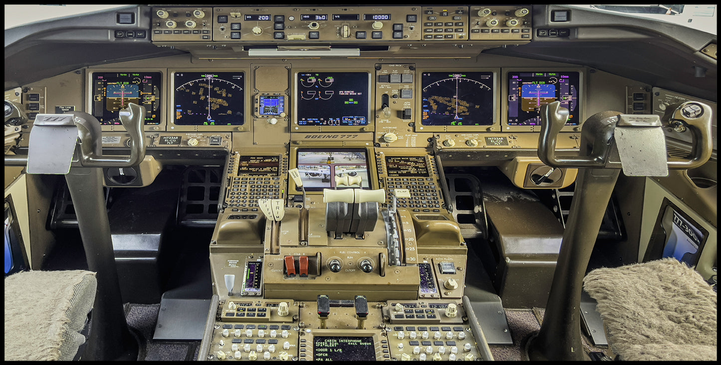 Cockpit Boeing 777-300 Color Photograph (APPM10118)