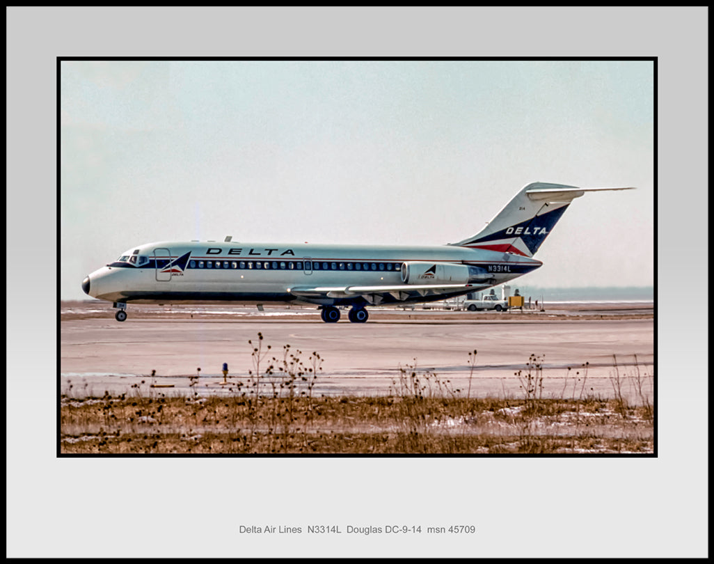 Delta Air Lines Douglas DC-9-14 Color Photograph (C127LGSP11X14)