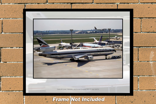 Delta Air Lines MD-11 Color Photograph (II09RGDG11X14)