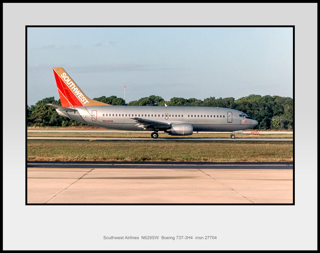 Southwest Airlines Boeing 737-3H4 Color Photograph (K074RGJM)