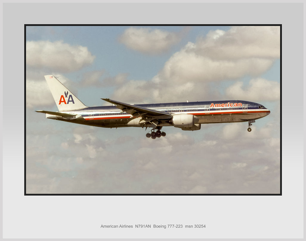 American Airlines Boeing 777-223 Color Photograph (PP052RAEG11X14)