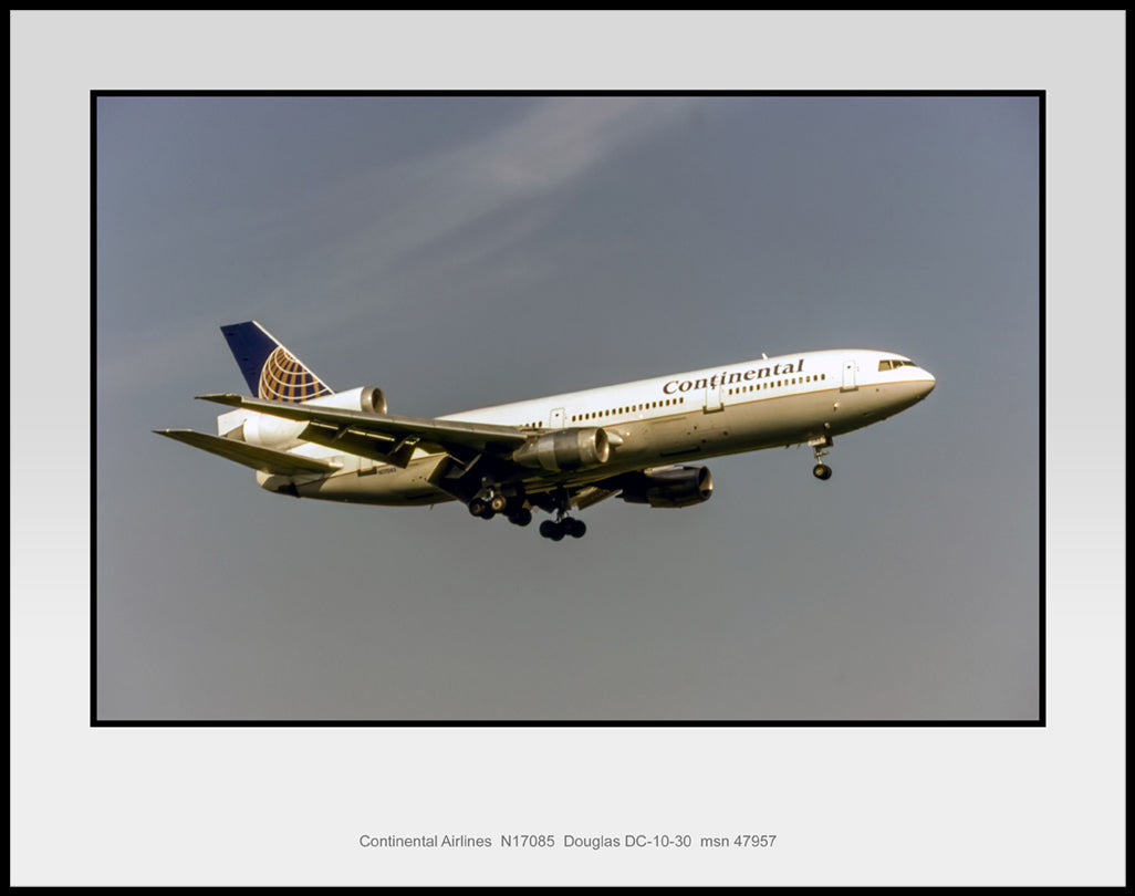 Continental Airlines DC-10-30 11" x 14" Color Photograph (U044RAJC11X14)