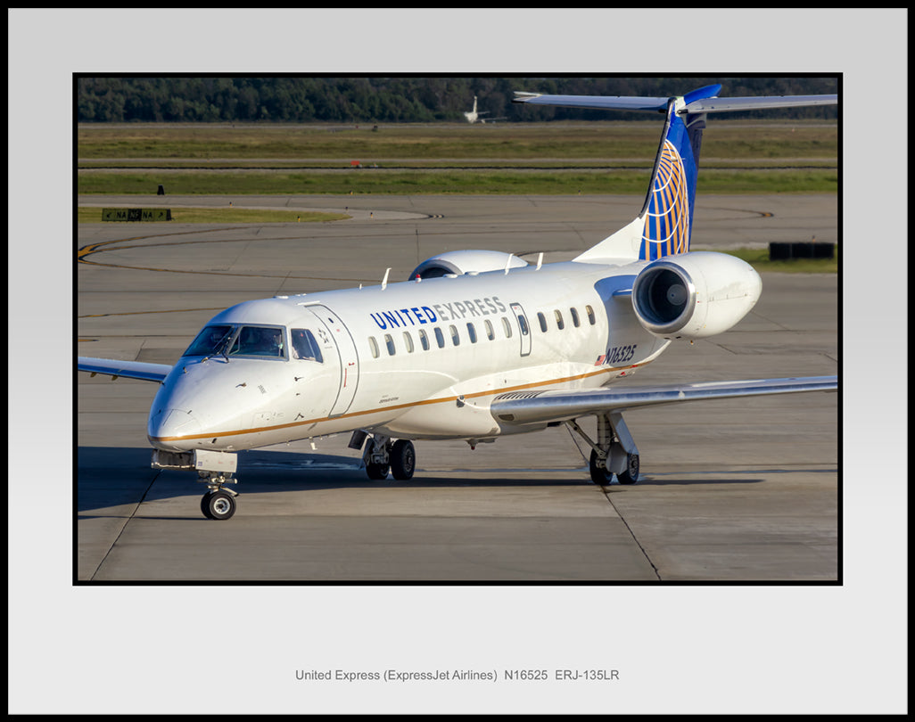 United Airlines Express ERJ-135LR Color Photograph (YC004LGJM11X14)