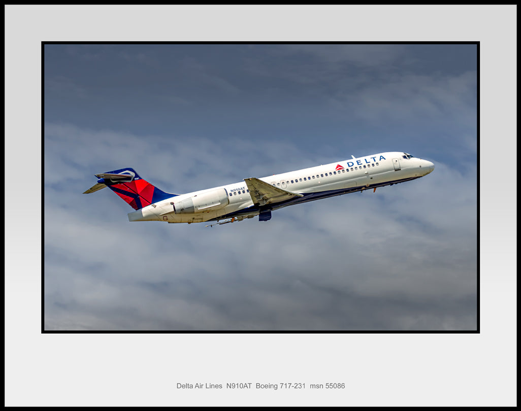 Delta Air Lines Boeing 717 Color Photograph (ZZ042RAJM11X14)