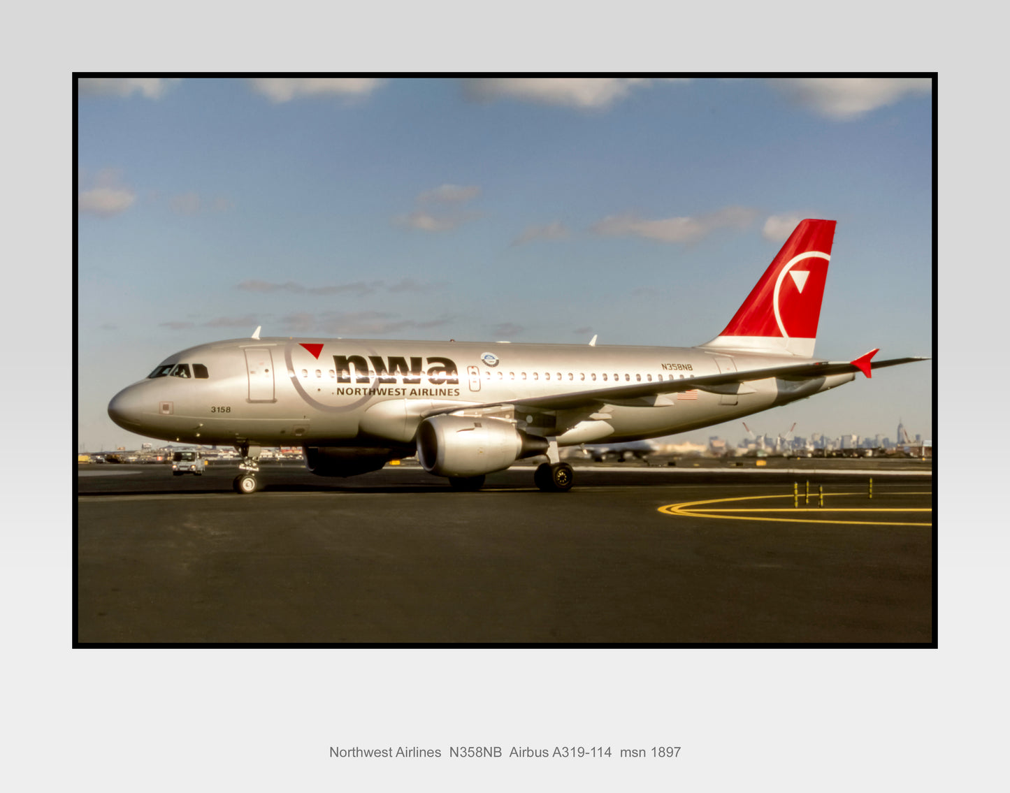 Northwest Airlines Airbus A319-114 11" x 14" Color Photograph (AB082LGAS11X14)