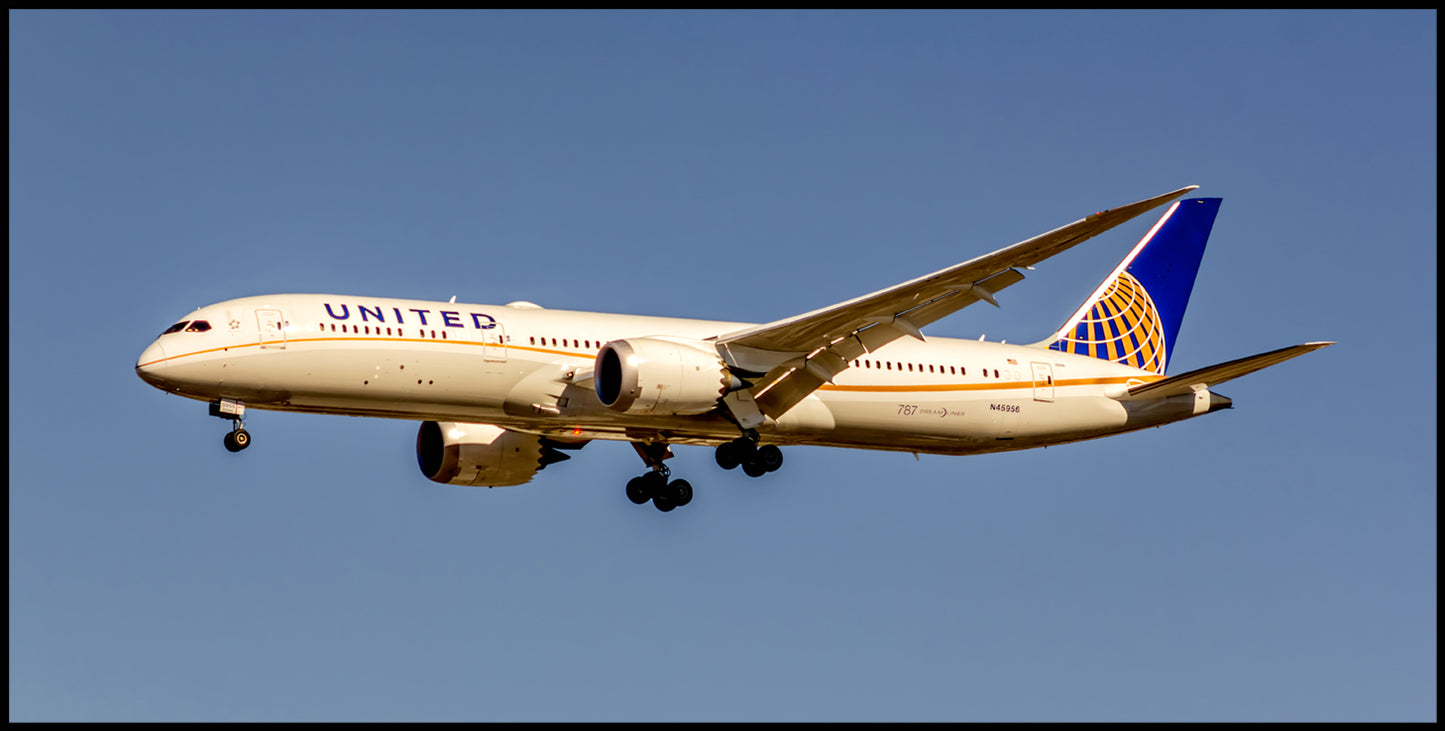 United Airlines Boeing 787-9 Dreamliner Color Photograph (APPM10027)