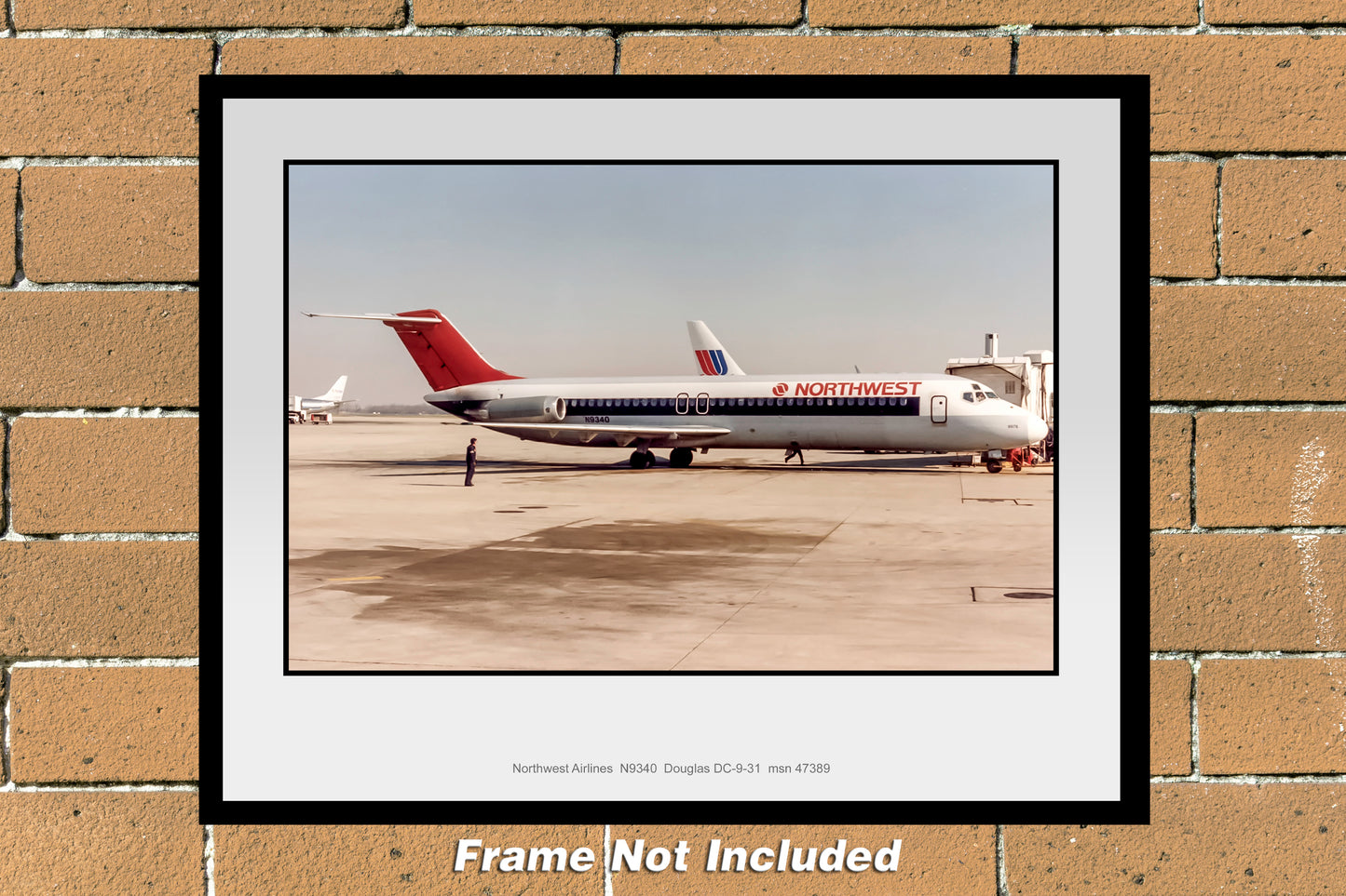 Northwest Airlines Douglas DC-9-31 11" x 14" Color Photograph (C002RGJM11X14)