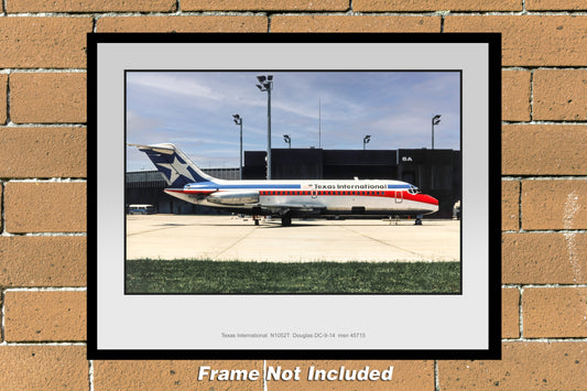 Texas International DC-9-14 N1052T Color Photograph (C064RGDS11X14)