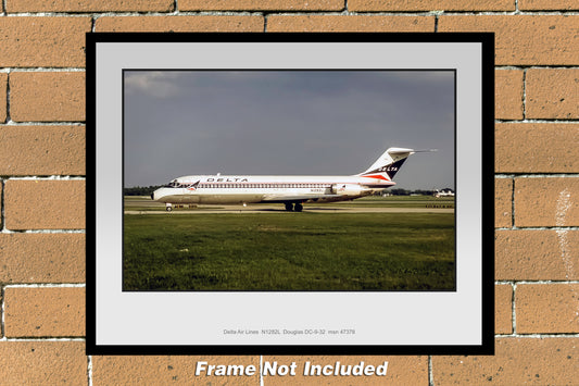 Delta Air Lines DC-9 Color Photograph (C089LGJS11X14)