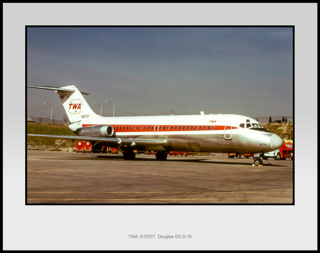 TWA Airlines Globe Logo Douglas DC-9-15 Photograph (C124RGSP11X14)