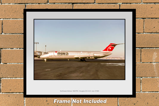 Northwest Airlines Douglas DC-9-32 Color Photograph (C145LGAS11X14)