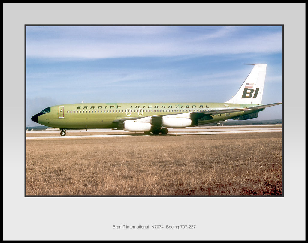 Braniff International Boeing 707-227 Color Photograph (H001LGJC11X14)