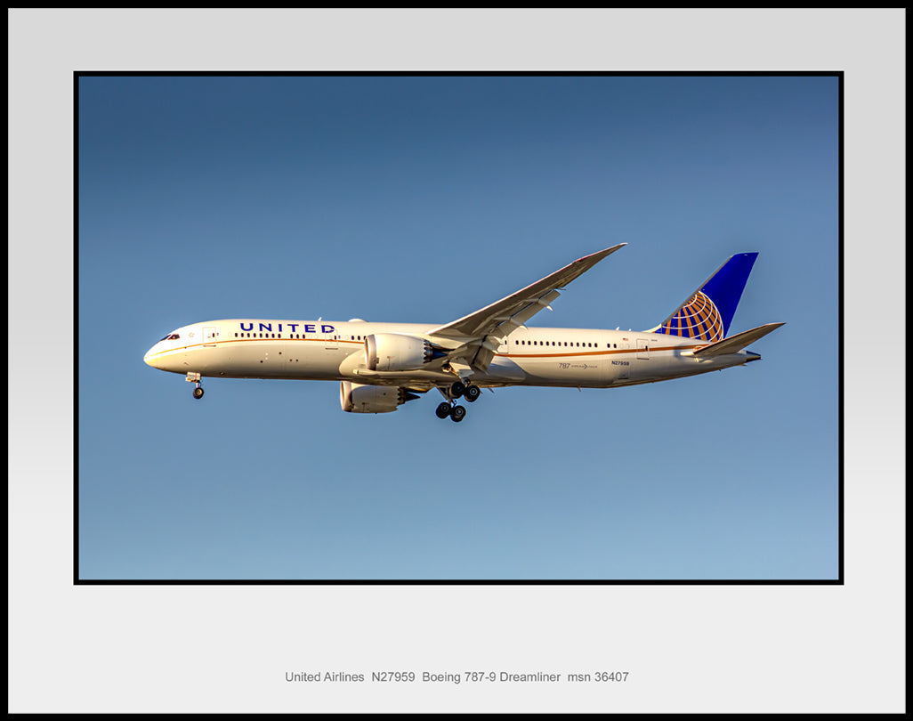 United Airlines Airbus Boeing 787-9 11" x 14" Color Photograph (PA003LAJM11X14)