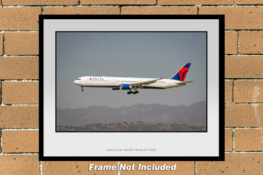 Delta Air Lines Boeing 767-432ER Photograph (PB002LAJM11X14)