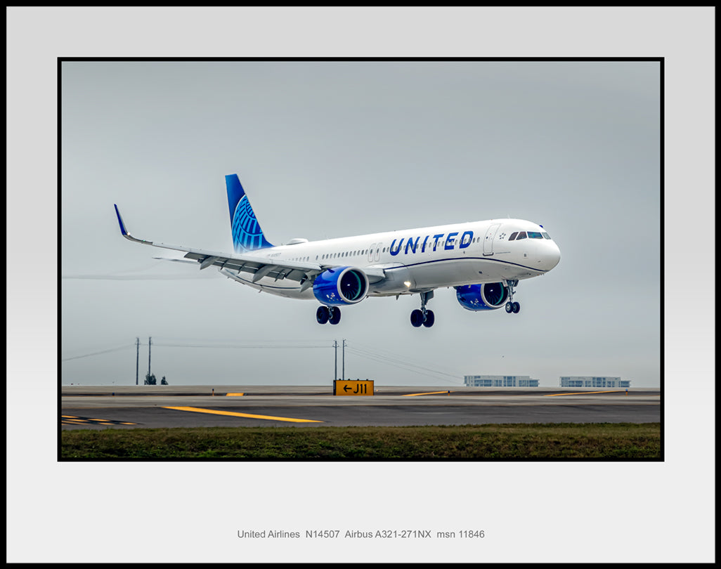 United Airlines Airbus A321-271NX 11" x 14" Color Photograph (TA064RAJM11X14)