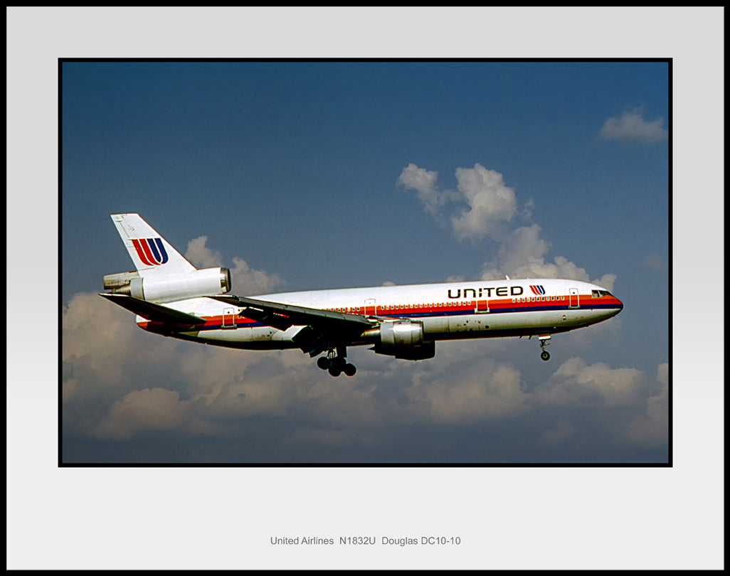 United Airlines Douglas DC10-10 11" x 14" Color Photograph (U015RANC11X14)