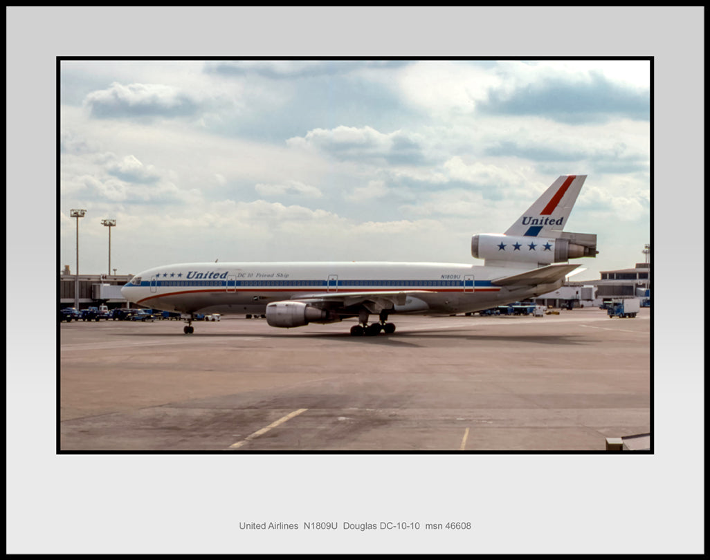 United Airlines Friendship Colors Douglas DC-10-10 Color Photograph (U064LGJF11X14)