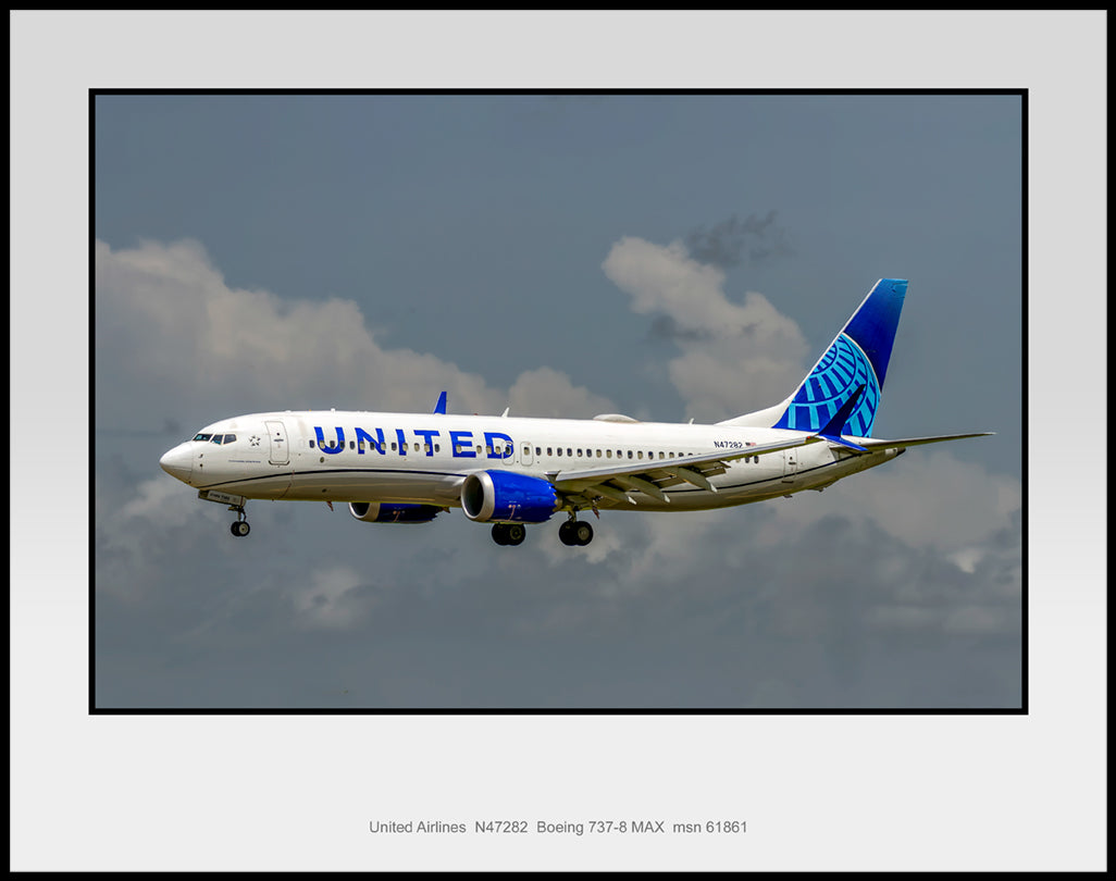 United Airlines Airbus Boeing 737-8 MAX 11" x 14" Color Photograph (UB008LAJM11X14)
