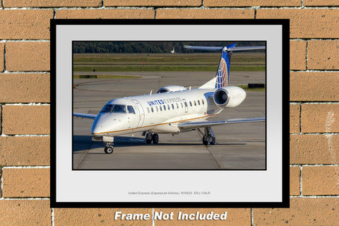 United Airlines Express ERJ-135LR Color Photograph (YC004LGJM11X14)