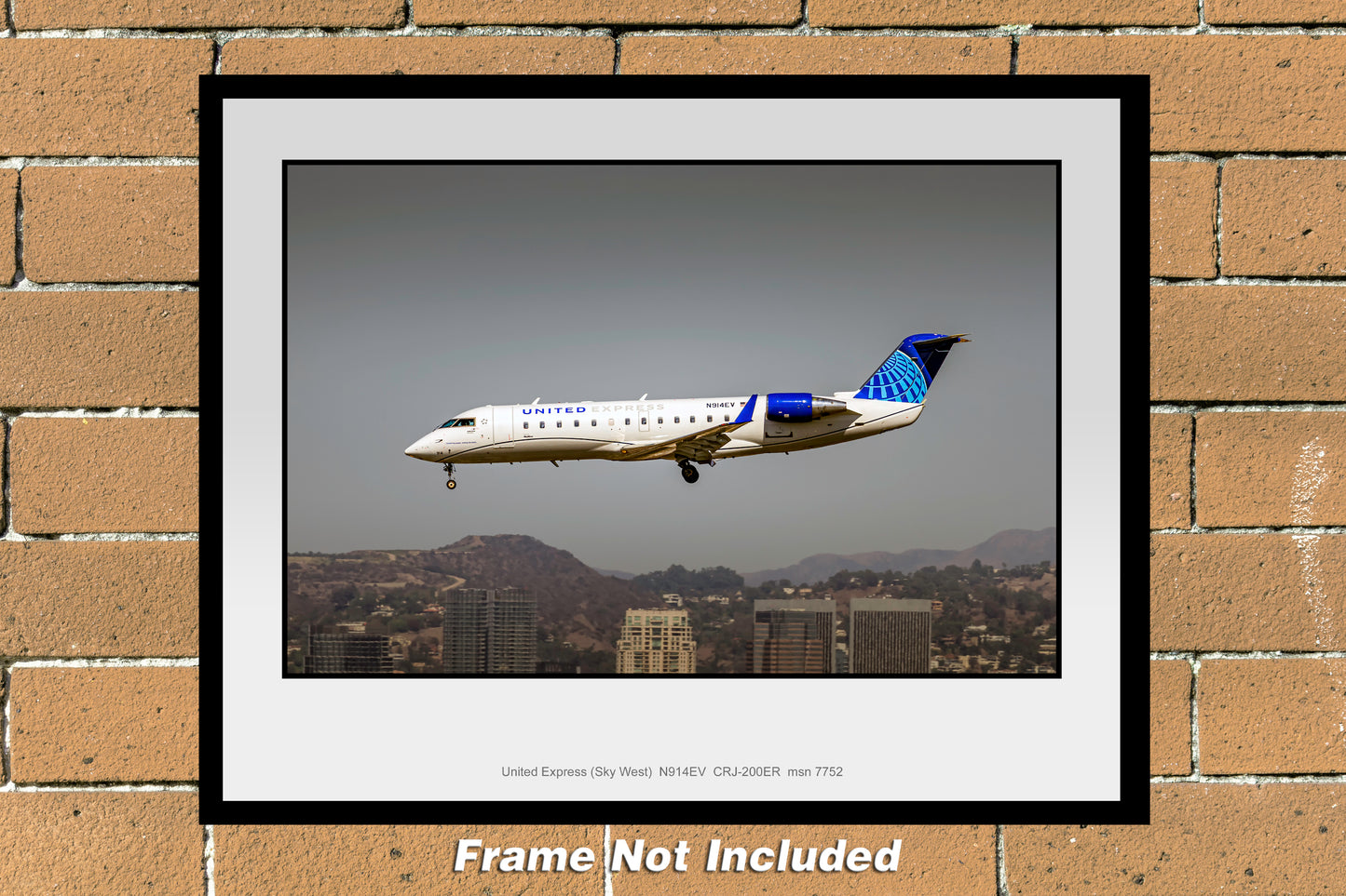 United Airlines Express CRJ-200ER Color Photograph (YY03LAJM11X14)