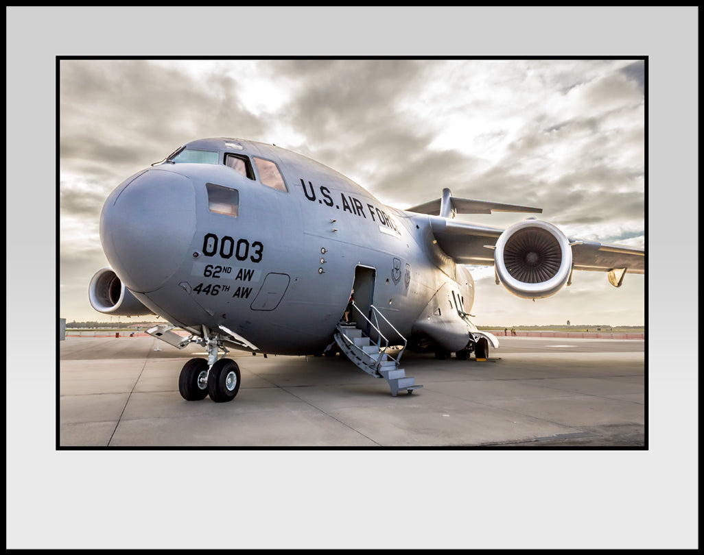 US Air Force Boeing C-17A Globemaster III Color Military Photograph (ZJ002LGJM11X14)
