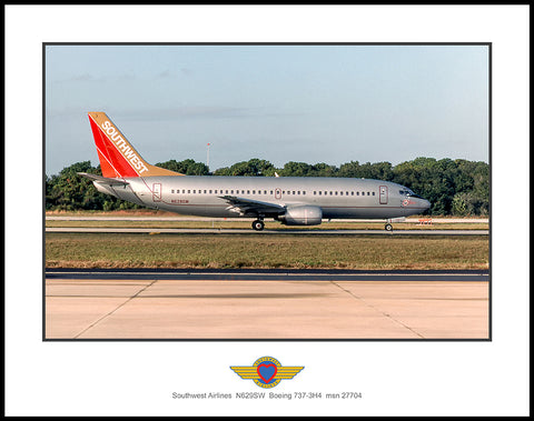 Southwest Airlines Boeing 737-3H4 Color Photograph (K074RGJM)